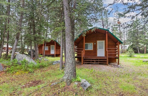Grantsdale Cabin | Log Cabin Retreat in the Montana Wilderness