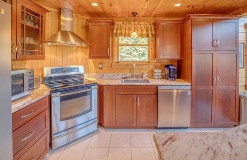 Whitefield House | Log Cabin Retreat in the White Mountains