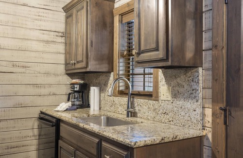 Indian Point Villa | Log Cabin Retreat near SDC, Resort Amenities - Indian Point (C24)