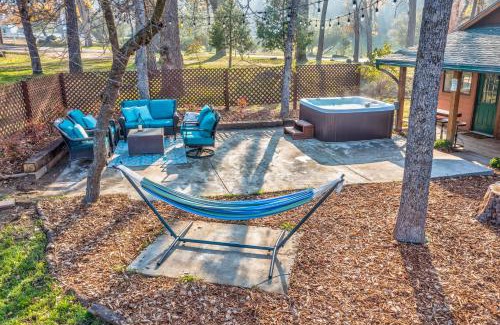 Ahwahnee House | Log Cabin sleeps 20 with hot tub, EV Charger, firepit