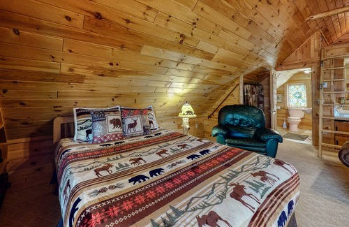 Fryeburg Apartment | Log cabin studio with fireplace, firepit, deck, cable, & WiFi