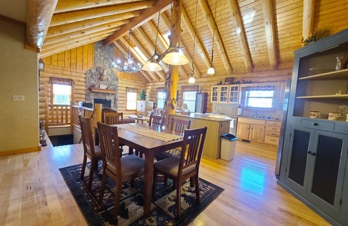 Divide House | Log cabin style home on secluded 48 acre property