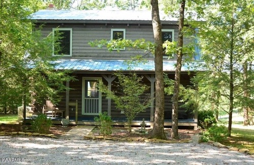 Ozone Cabin | Log Cabin w/Picturesque Mtn View. Private Sunsets. Hot Tub. Kid & Dog Friendly