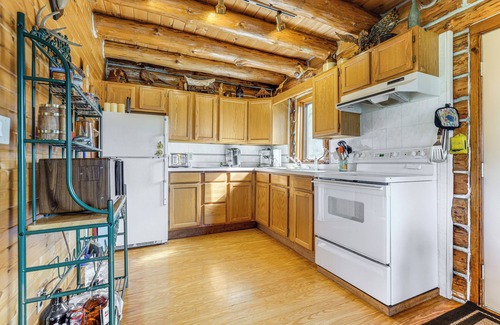 Hornell Cabin | Log Cabin w/Pond & Trail Access in Almond!