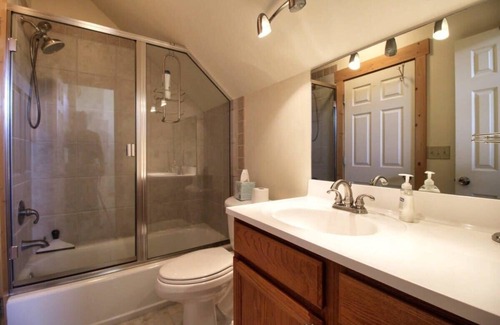 Twin Lakes House | Log cabin with amazing Views and hot tub, pets OK