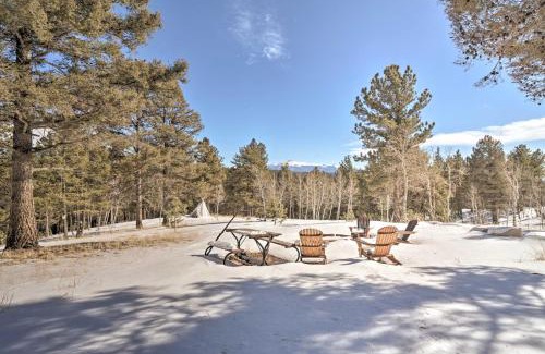 Florissant House | Log Cabin with Mountain Views about 30 Mi to Pikes Peak!