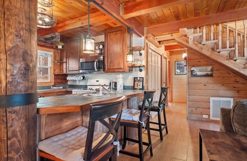 Rancho Bijou Cabin | Log Cabin With Two Primary Suites! Great Location