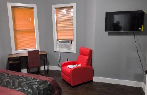 Newark Apartment | Log Comfort 2