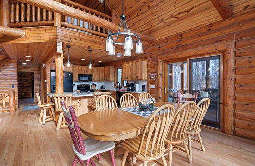 Fish Creek Cabin | Log home in Fish Creek + Dog Friendly and Private lot!