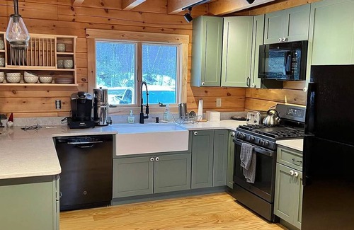 Mount Sunapee House | Log Home Mt Sunapee View - 5 min from beach and mountain & 9 min from town