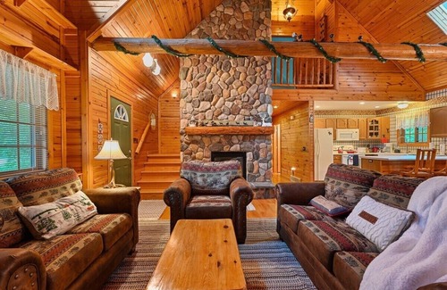 Lake Wazeecha House | Log Home near Lake - *Fish *Boat *Bike *Pets