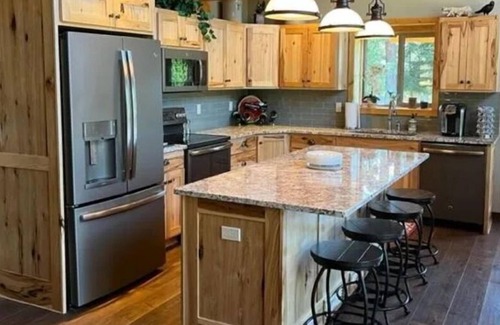 Rexford House | LOG HOME new built- 4bds-3 levels-golf nearby