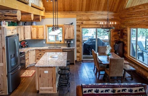 Rexford House | LOG HOME new built- 4bds-3 levels-golf nearby
