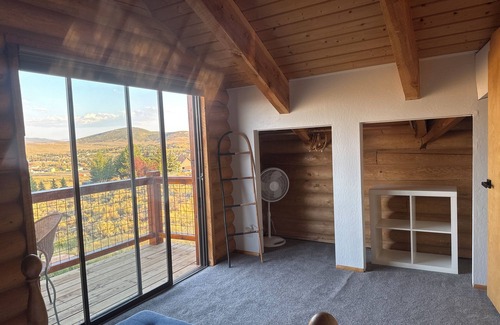 North Snyderville Basin House | LOG HOME PRIVACY! STUNNING VIEWS ~ 8 MIN TO SKI~ TRAILS ON THE PROPERTY