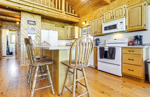 Abrams Cabin | Log Home w/Deck & Sunset Views: 19 Mi to Oconto!
