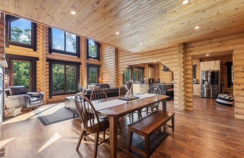 Henryville Ski Chalet | LOG HOUSE CHALET, VOLLEYBALL FIELD, SAUNA, HOT TUB
