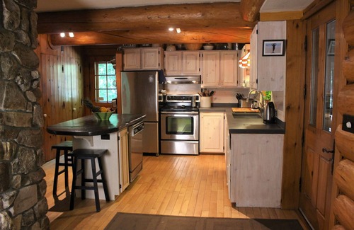 Lac Superieur Village Ski Chalet | Log ski chalet beside northside of Mont Tremblant