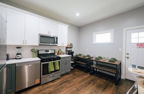 Avondale Apartment | Logan Duplex - Sleeps 14 - 2 Ba