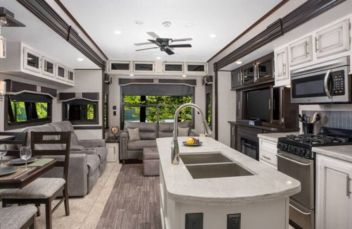 Lincoln Apartment | Logan Martin Lake Bungalow
