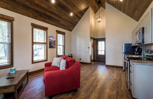 Lakeside Cabin | Logan Pass at Elk Ridge Village cabin 401B with views of Flathead Lake & ⛰️ views