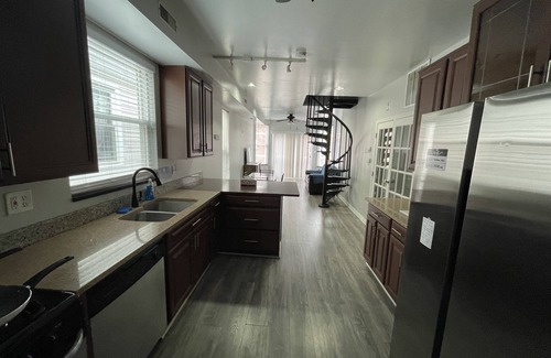 Avondale Apartment | Logan Square Cozy 4BR/2BA, Free Parking, W/D