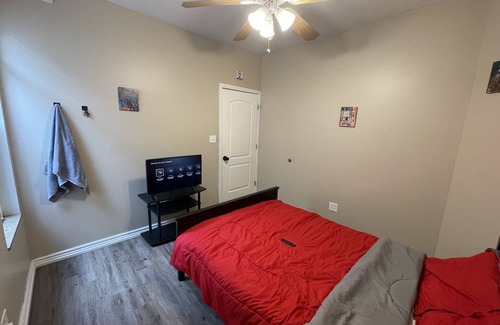 Avondale Apartment | Logan Square Cozy 4BR/2BA, Free Parking, W/D