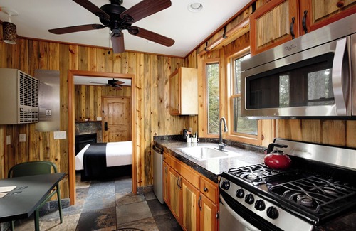 Essex Hotel | LOGE Glacier