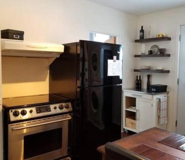 Chicoutimi Apartment | Logement avec stationnement tennis et piscine