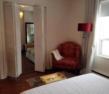 Chicoutimi Apartment | Logement avec stationnement tennis et piscine