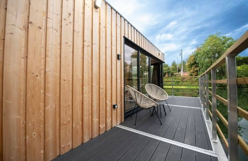 Bennecourt Boat Rental | Logement Flottant Atypique "Le Tribord"