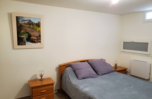 Cransac Apartment | Logement Spacieux et Serein Dans une Jolie Maison de Campagne