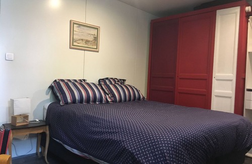 Bois Blancs Boat Rental | Logement sur une Péniche Dans un Cartier Calme Face à Euratechnologie