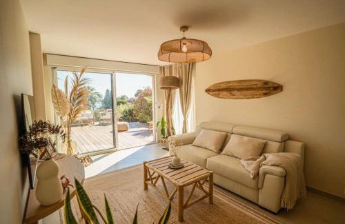 Bandol Apartment | Logement vue mer splendide - situé à 50 mètres du bord de mer et 2 minutes des plages - Bandolina