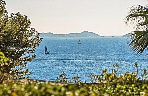 Bandol Apartment | Logement vue mer splendide - situé à 50 mètres du bord de mer et 2 minutes des plages - Bandolina