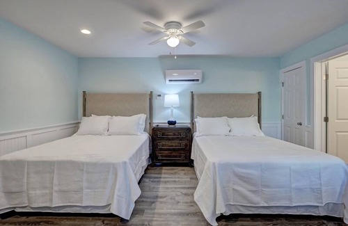 Surf City Hotel | Loggerhead Inn & Suites - Two Queen Suite in hotel in Surf City, North Carolina
