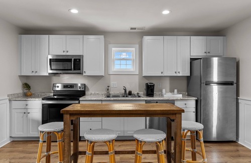 Surf City Hotel | Loggerhead Inn & Suites - Two King Cottage in hotel in Surf City, North Carolina