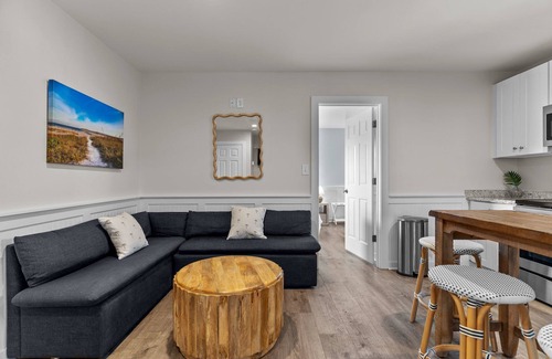 Surf City Hotel | Loggerhead Inn & Suites - Two King Cottage in hotel in Surf City, North Carolina
