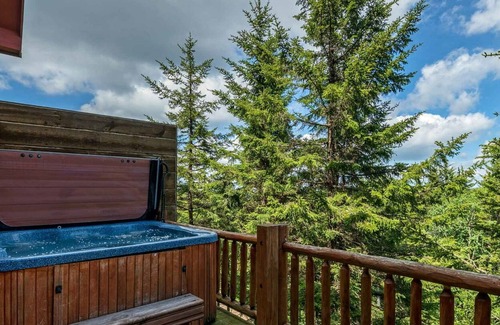 Snowshoe Condo | Loggers Run Lane by Casago
