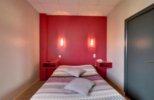 Malemort-sur-Correze Hotel | Logis Auberge des Vieux Chenes