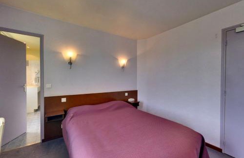 Malemort-sur-Correze Hotel | Logis Auberge des Vieux Chenes