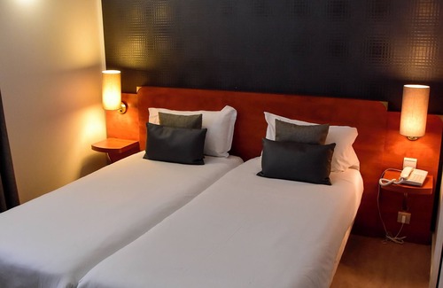 Vernantes Hotel | Logis Hôtel Le Pélican & son restaurant