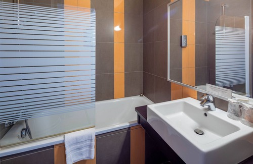Aubagne Hotel | Logis Hôtel Noemys Pont de l’Etoile