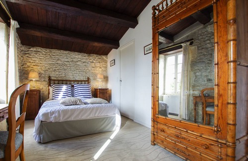 Dompierre-sur-Mer Bed & Breakfast | Logis Saint Leonard