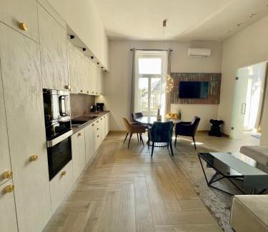 Budavar Apartment | Logodi Residence I LuxeStay I freeparking