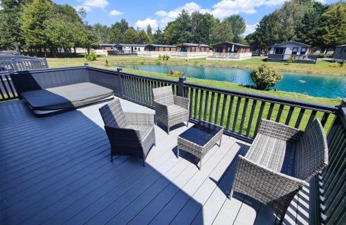 Allerthorpe House | Loki's Retreat Lodge with Hot Tub