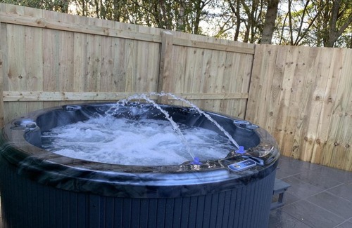 Swarland Cabin | Lola Lodge - Luxury Hot Tub Retreat