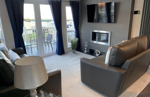 Swarland Cabin | Lola Lodge - Luxury Hot Tub Retreat