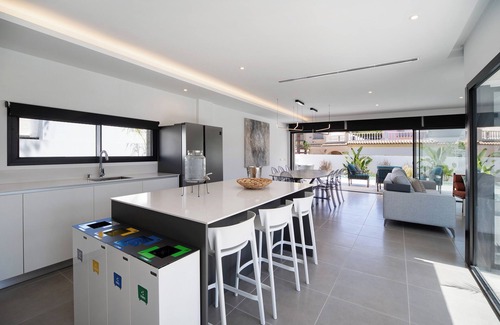 Poblado Sancti Petri Villa | Lola Sea Villa with Private Pool, Gym & Wi-Fi