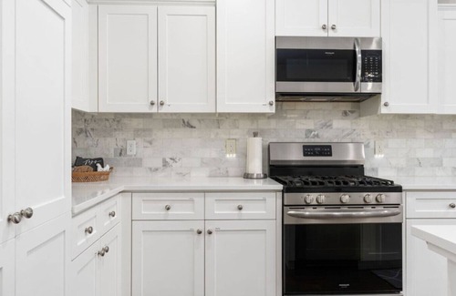 Clovis House | Loma Vista | Luxe Haven | EV Charger