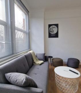 Tottenham House | London 3 bedrooms House with Parking